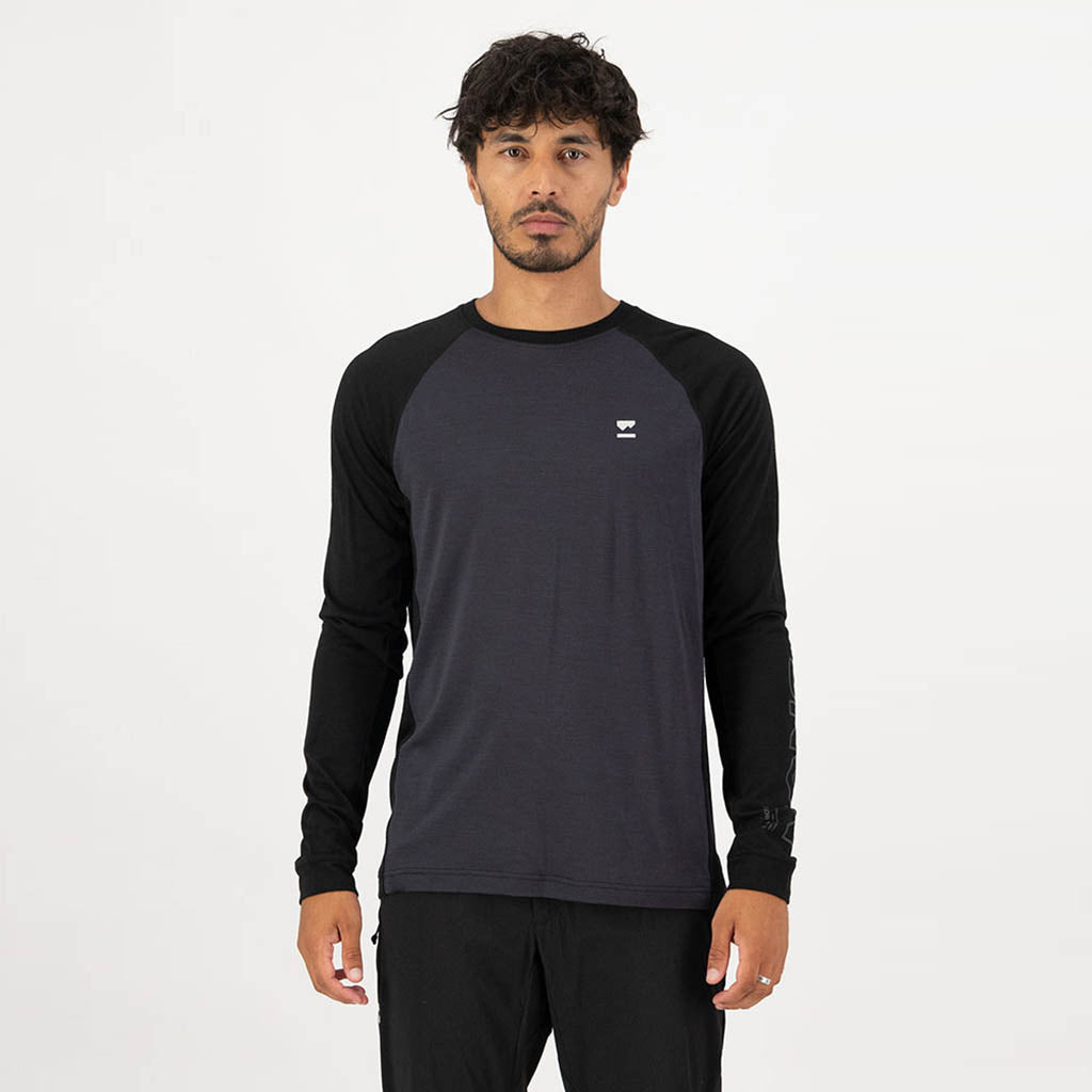 Mens Tarn Merino Long Sleeve 9 Iron / Black